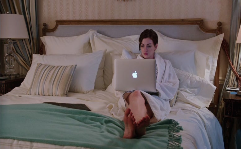 Anne Hathaway Sexy Scene  in The Intern