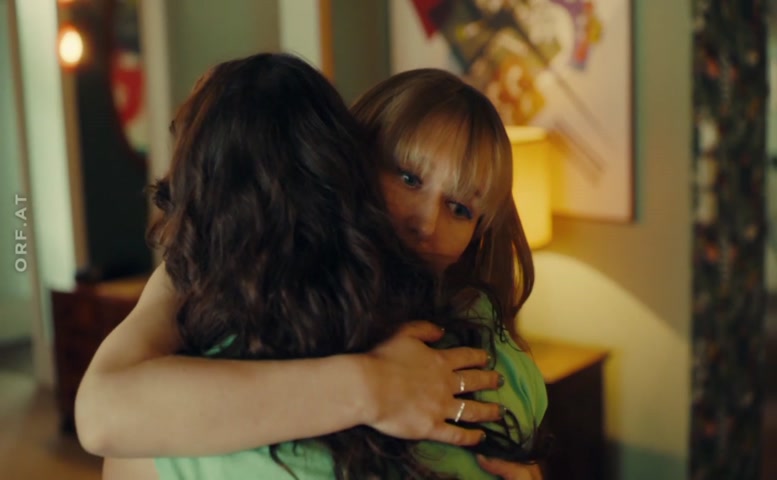 Mara Romei, Theresa Riess Lesbian Scene  in Biester