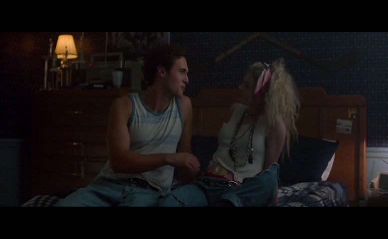 Elena Kampouris Sexy Scene  in Shoplifters Of The World