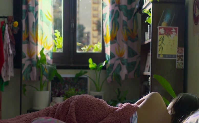 Delfina Chaves, Paly Duval Lesbian Scene  in Six Is Not A Crowd