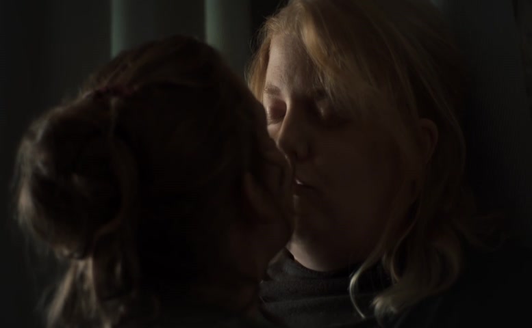 Mara Taquin Lesbian Scene  in Ennemi Public