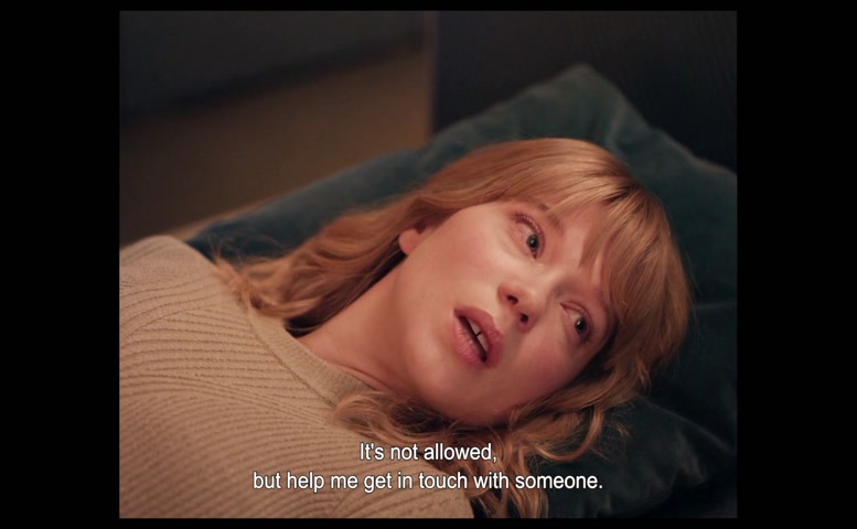 Lea Seydoux, Guslagie Malanda Lesbian Scene  in The Beast