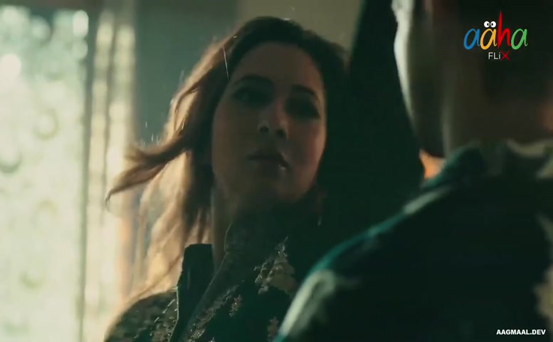 Hiral Radadiya Sexy Scene  in Chit Chat