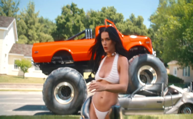 Katy Perry Bikini,  Thong Scene  in Woman’S World