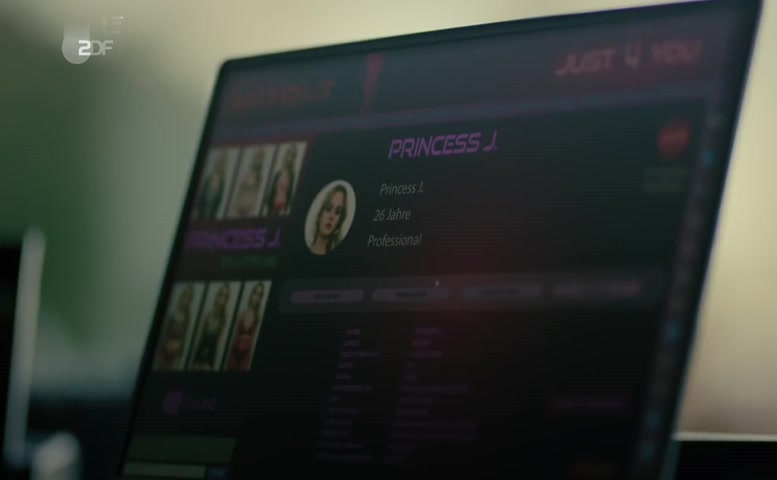 Lieselotte Voss Underwear Scene  in Solo Fur Weiss