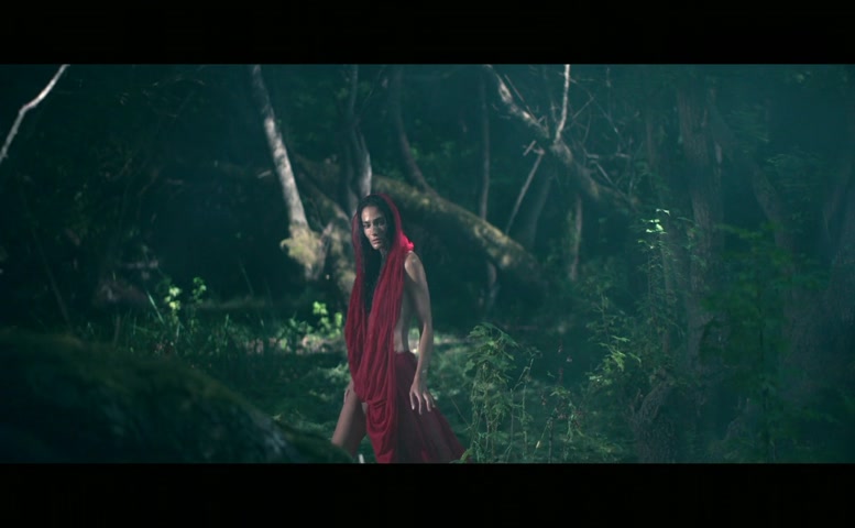 Serenay Sarikaya, Saadet Aksoy Sexy Scene  in Shahmaran