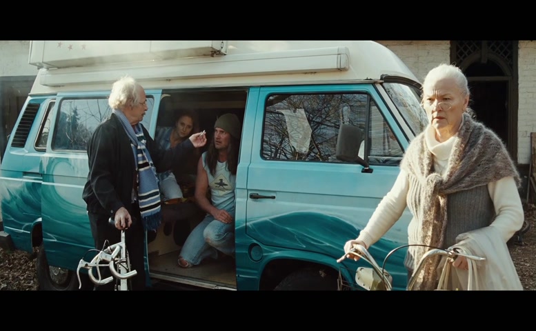 Maria Magdalena Modzelewska Sexy Scene  in Dinosaurier