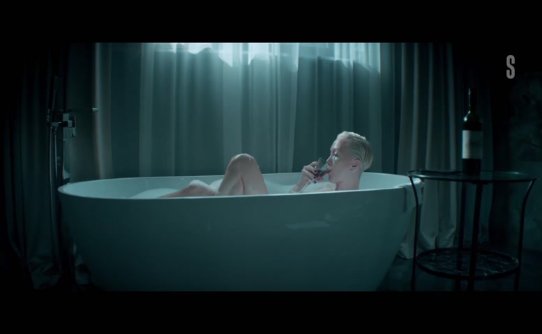 Dariya Moroz Breasts Scene  in Zhit Zhizn