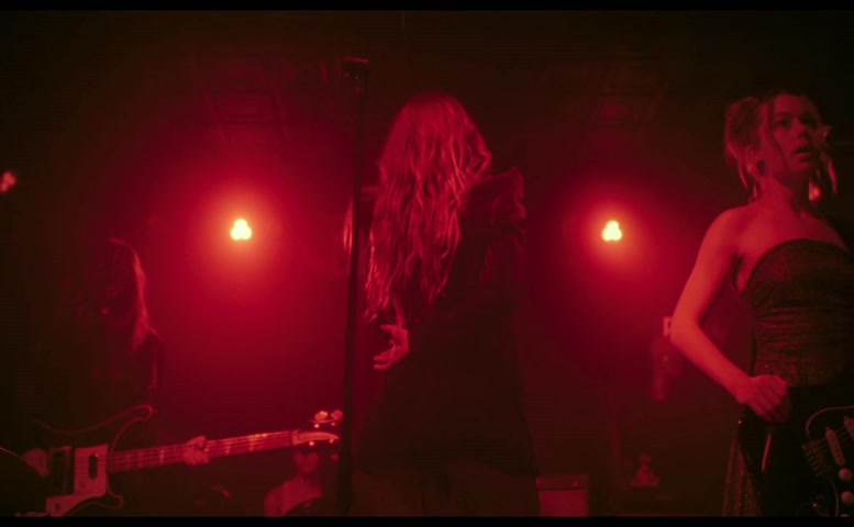 Phoebe Bridgers, Haley Dahl Sexy Scene  in I Saw The Tv Glow