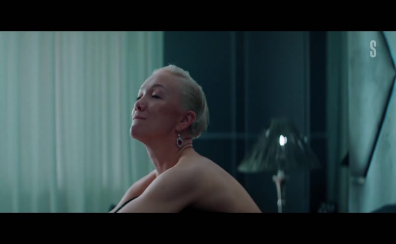 Dariya Moroz Sexy Scene  in Zhit Zhizn