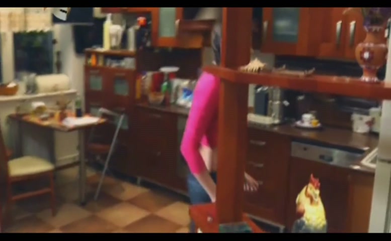 Evgeniya Kregzhde Sexy Scene  in Dayosh’ Molodozh’!