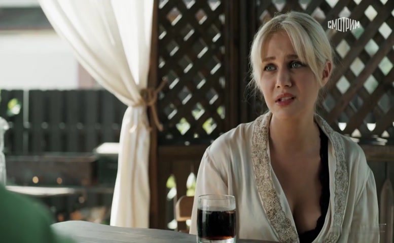 Alina Voskresenskaya Sexy Scene  in Dama S Sobachkoy