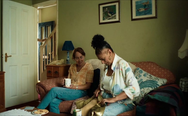 Saura Lightfoot Leon Sexy Scene  in Hoard