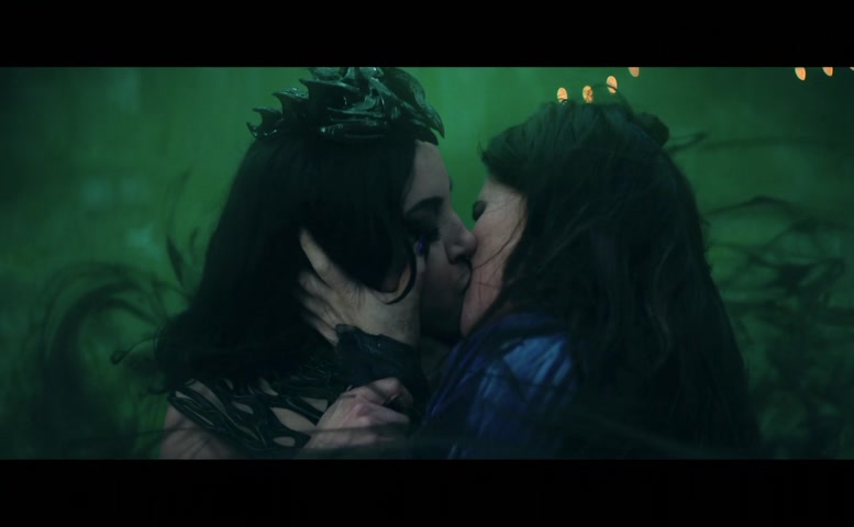 Kathryn Hahn, Aubrey Plaza Lesbian Scene  in Agatha All Along