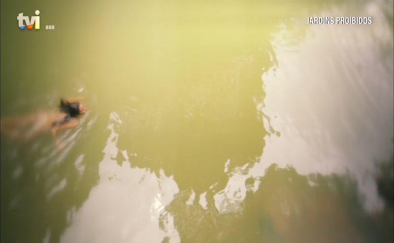 Dina Felix Da Costa Butt Scene  in Jardins Proibidos