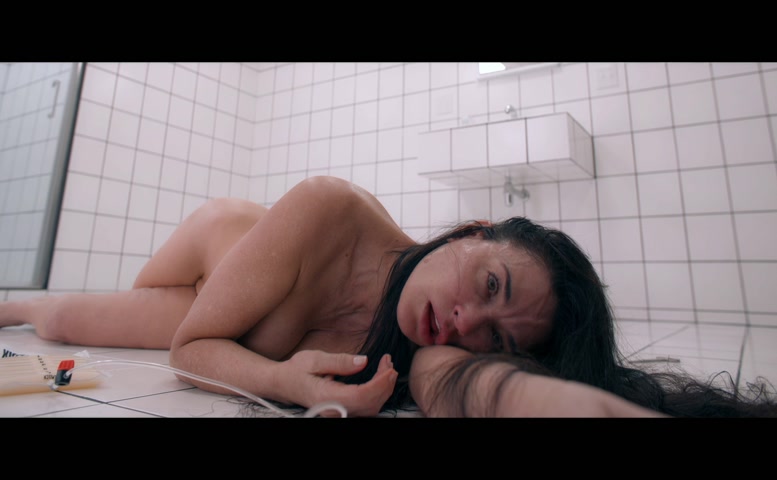 Margaret Qualley, Demi Moore Underwear,  Butt Scene  in The Substance