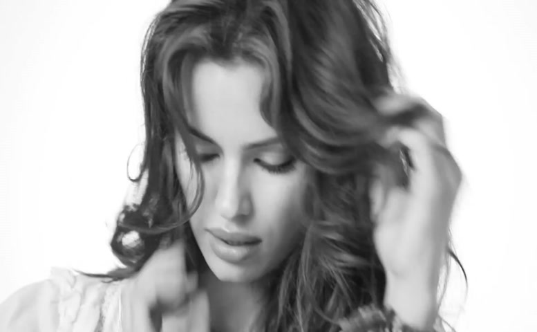 Irina Shayk Sexy Scene in Irina Shayk Cosmopolitan 2011