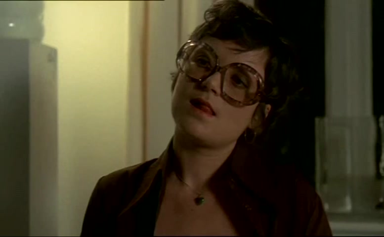 Vic Salomonsen Breasts Scene in Der Ma Vaere En Sengekant