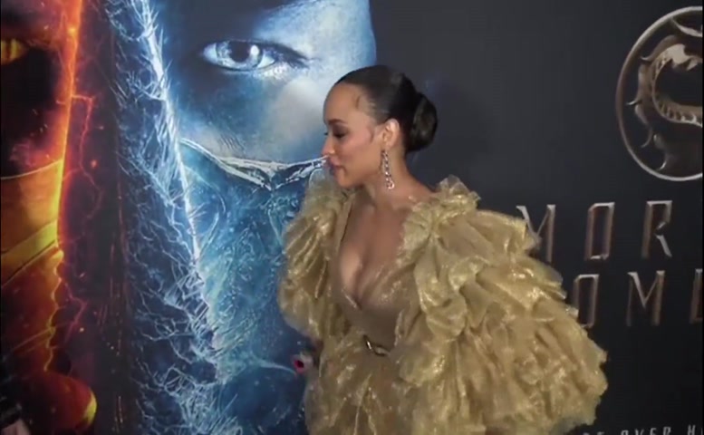 Sisi Stringer Breasts Scene in Sisi Stringer Mortal Kombat Premiere On Brisbane