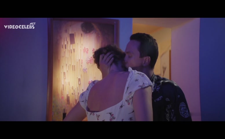 Aglaya Tarasova Sexy Scene in Svobodnyye Otnosheniya