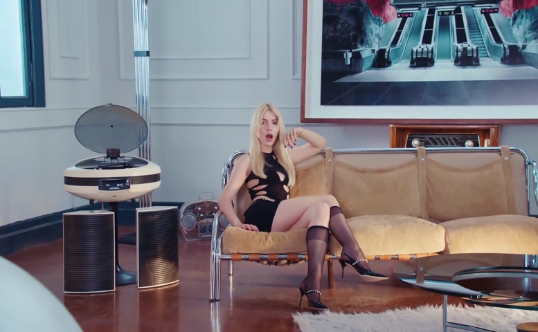 Aleyna Tilki Sexy Scene in Aleyna Tilki Secret