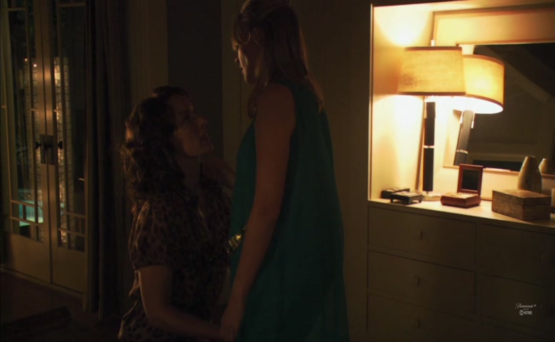 Laurel Holloman Lesbian, Breasts Scene in The L Word