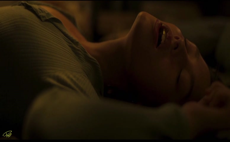 Laia Fontan, Natalia Azahara Sexy Scene in Estacion Rocafort