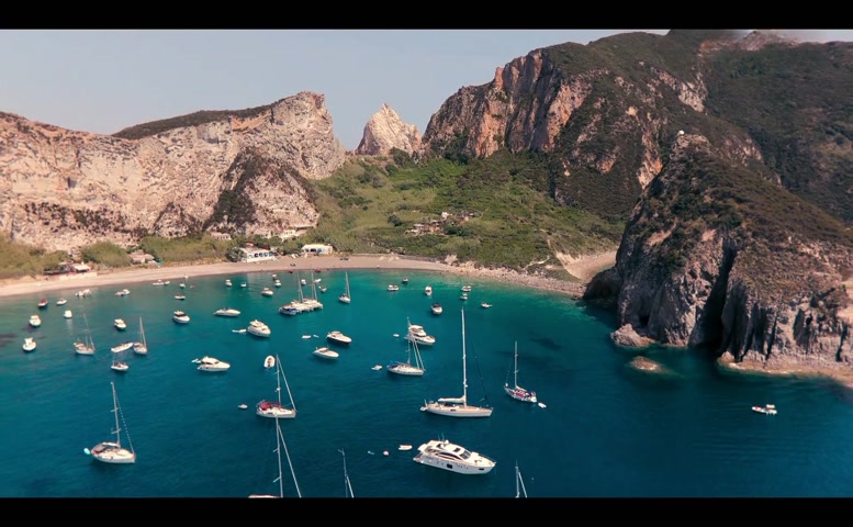 Ilary Blasi Sexy Scene in I Am Ilary