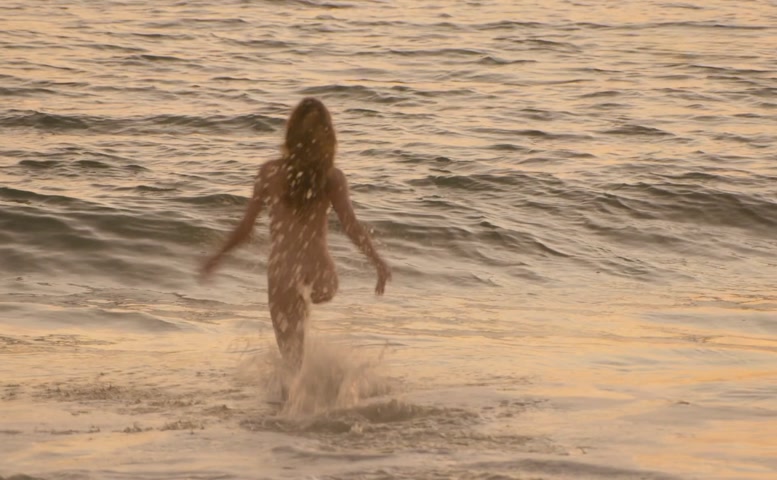 Polly Brindle Breasts, Butt Scene in Selling The Oc