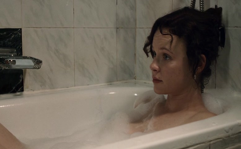 Thora Birch Sexy Scene in Train