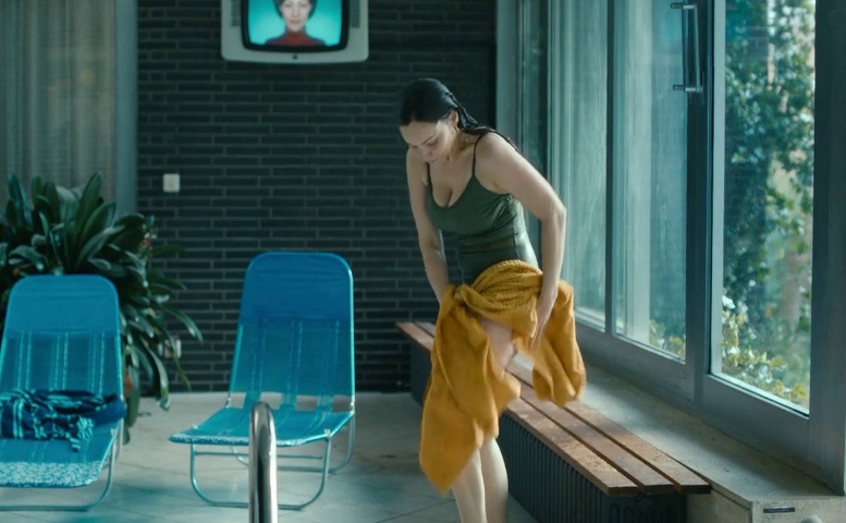 Mina Tander Sexy Scene in Cassandra