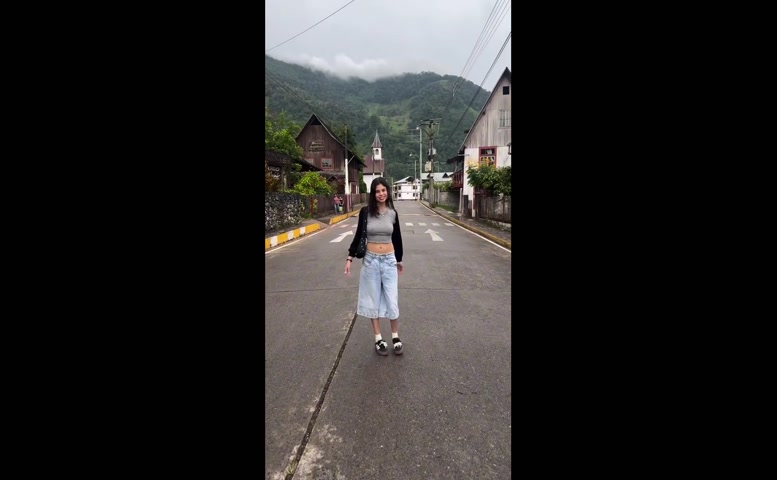 Paulina Bazan Bikini Scene in Selva Peru