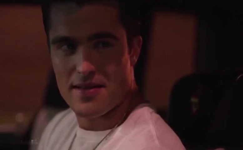 Emily Ratajkowski Underwear Scene in Cruise