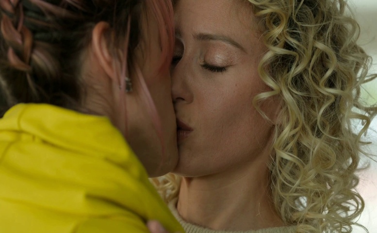 Teresa Riott, Mima Riera Lesbian Scene in Valeria