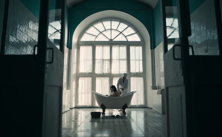Marina Vorozhishcheva Sexy Scene in Khirurg