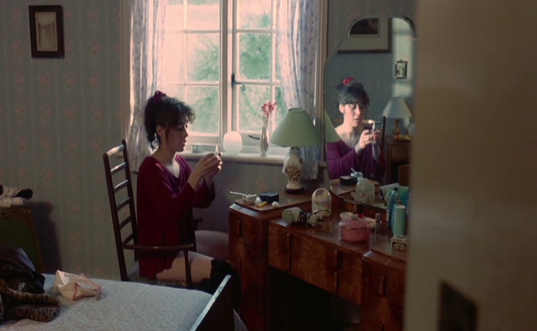 Emer McCourt Sexy Scene in London Kills Me