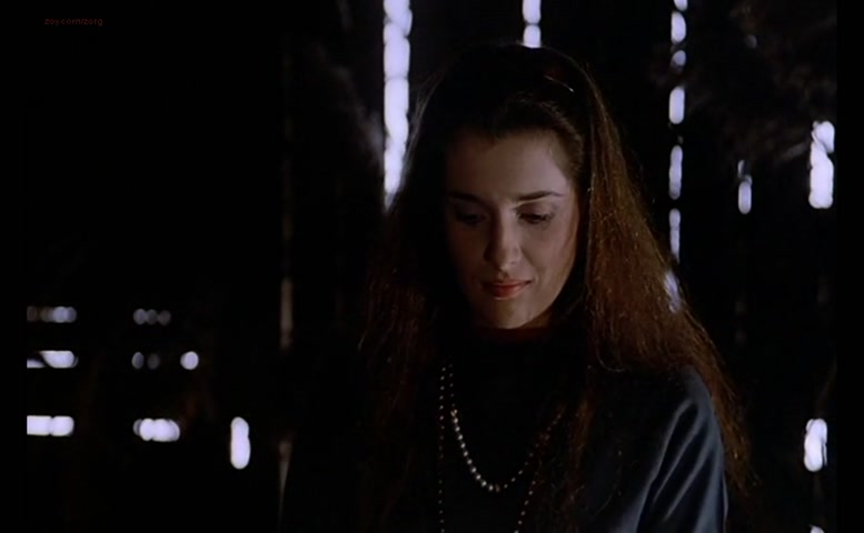 Florence Guerin Lesbian, Butt Scene in La Bonne