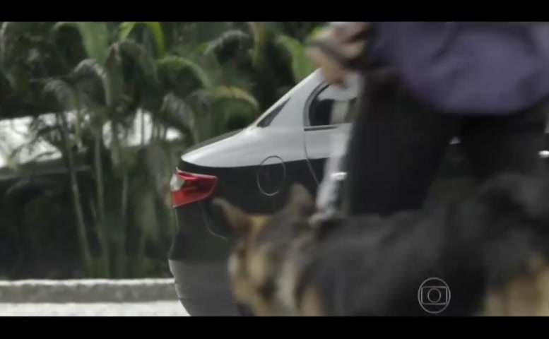 Unknown Breasts Scene in O Cacador