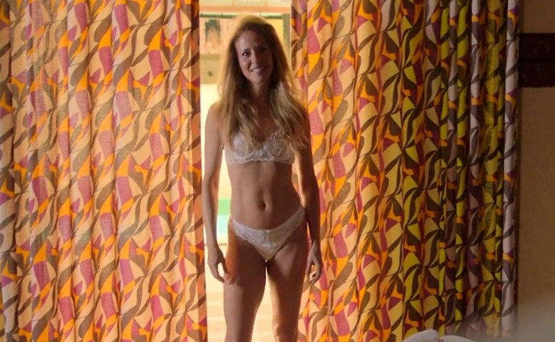 Fernanda de Freitas Underwear Scene in Capoeiras