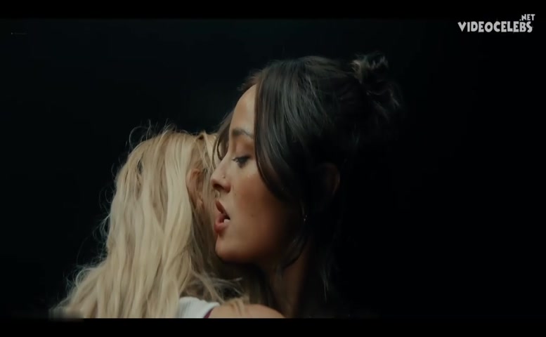 Madelyn Cline Lesbian Scene in I Know What You Did Last Summer