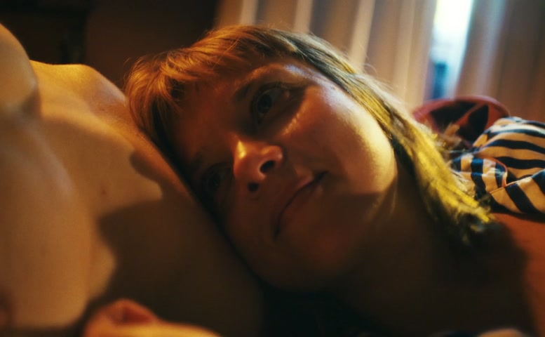 Jule Bowe, Jella Haase Breasts, Underwear Scene in Schwarze Schafe