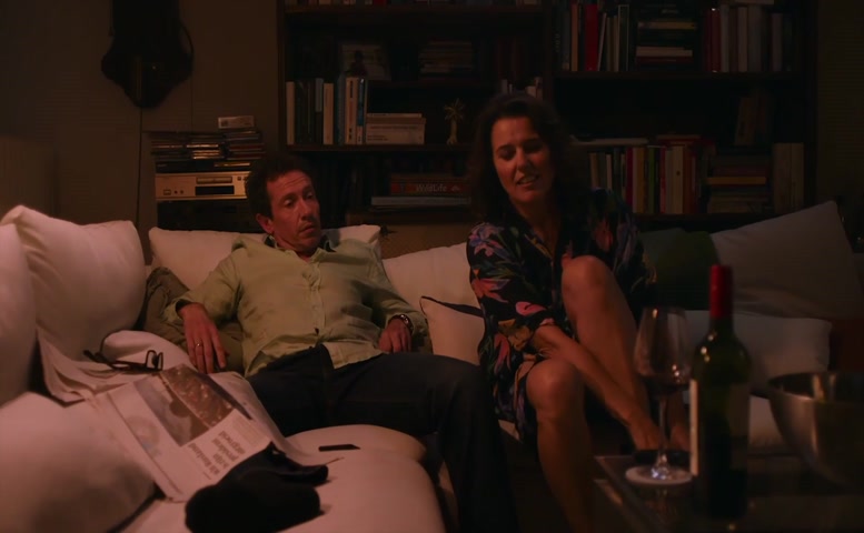 Susan Visser Sexy Scene in Follow De Soa