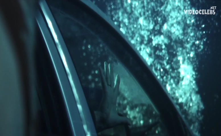 Anna Loos Sexy Scene in Gefangen Im Paradies