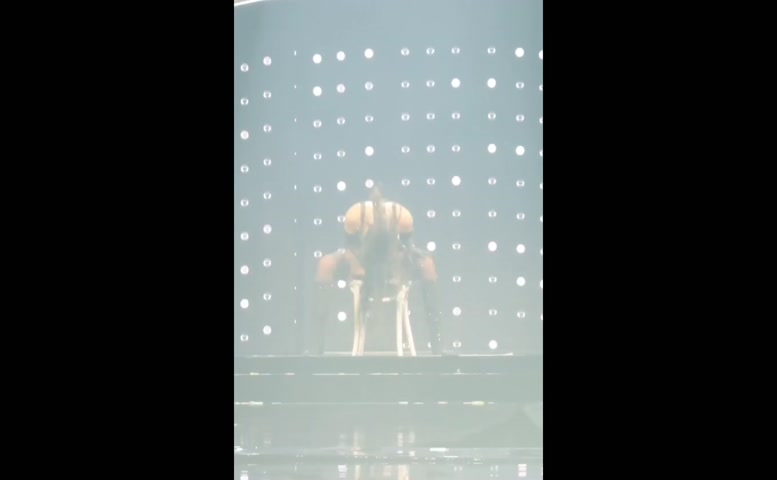 Dua Lipa Butt Scene in Arte Concert