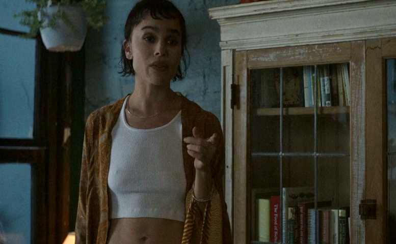 Zoe Kravitz Sexy Scene in Caught Stealing