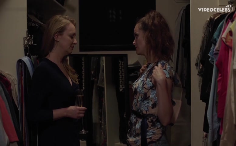 Wendi McLendon-Covey Lesbian, Underwear Scene in Blush