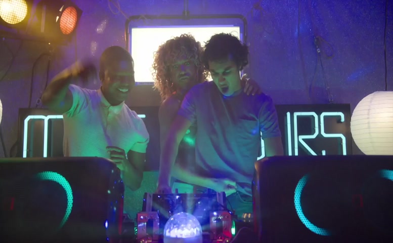 Tara Hetharia, June Yanez Sexy Scene in Follow De Soa