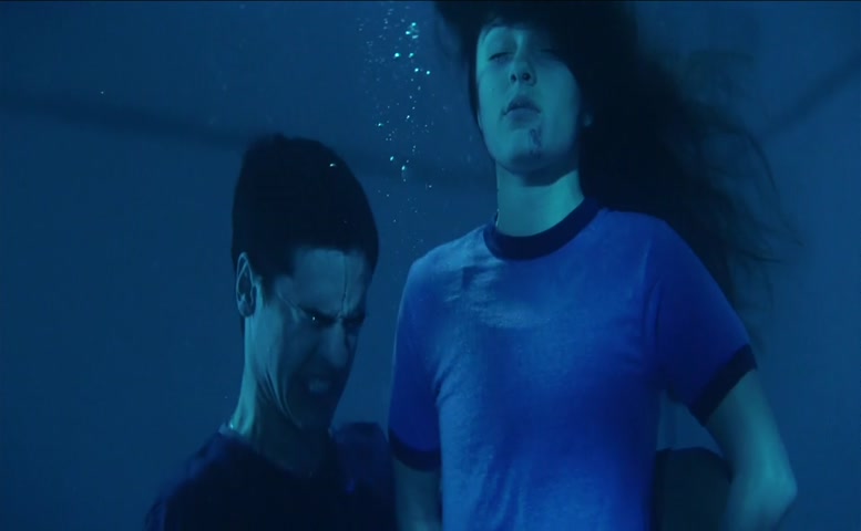 Shiri Appleby Sexy Scene in Swimfan