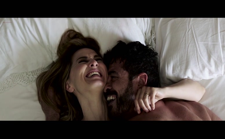 Paola Cortellesi Butt, Bikini Scene in Gli Ultimi Saranno Ultimi