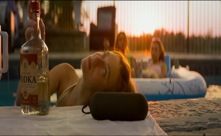 Marley Aliah, Lilah Pate, Kelley Pereira Breasts, Bikini Scene in The Runarounds